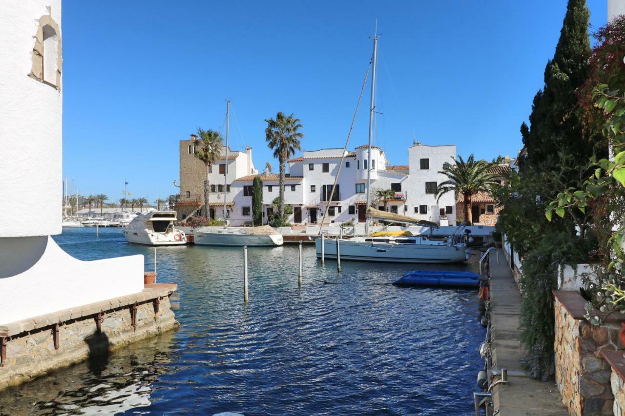 Vila Requesens Empuriabrava Exteriér fotografie
