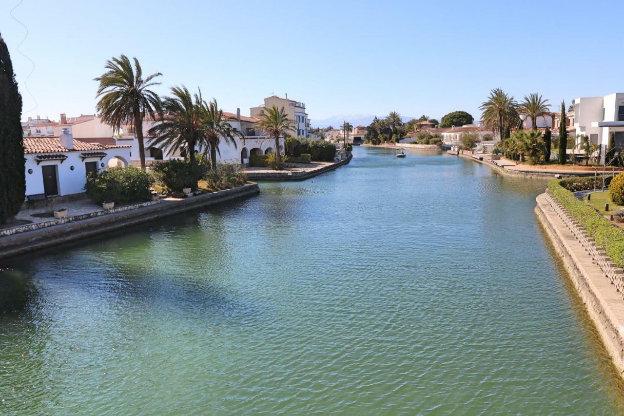 Vila Requesens Empuriabrava Exteriér fotografie