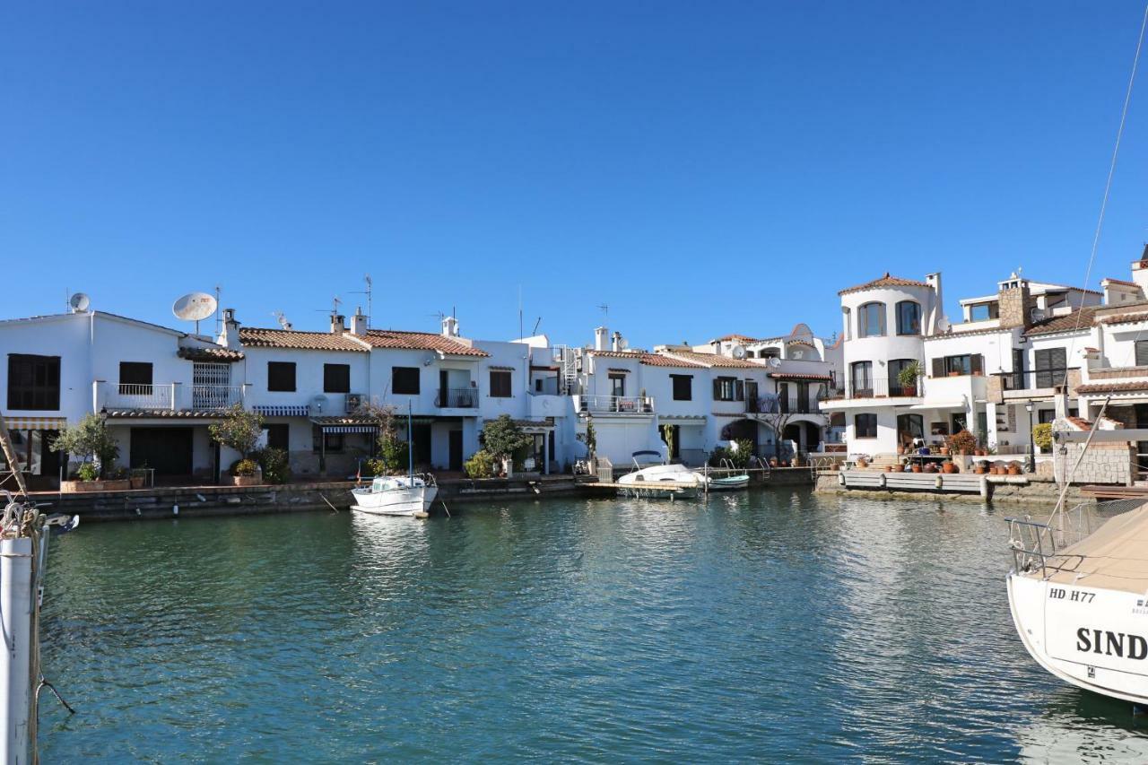 Vila Requesens Empuriabrava Exteriér fotografie