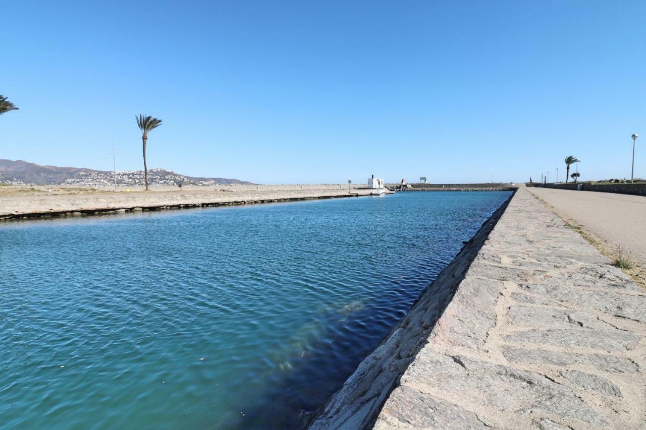 Vila Requesens Empuriabrava Exteriér fotografie